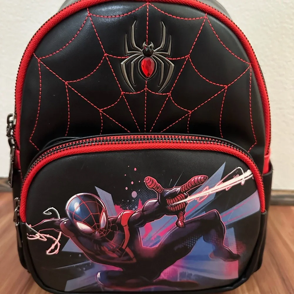 Universal Studio stylish black